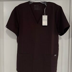 FIGS THREE POCKET SCRUB TOP